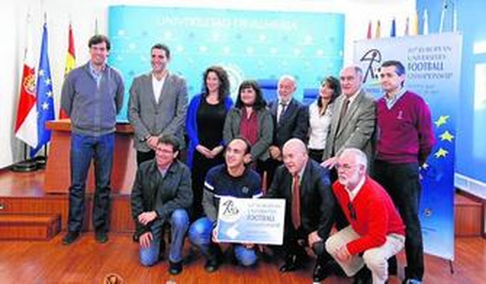 Foto de familia del Comité Organizador del Campeonato de Europa Universitario de Fútbol 2013.