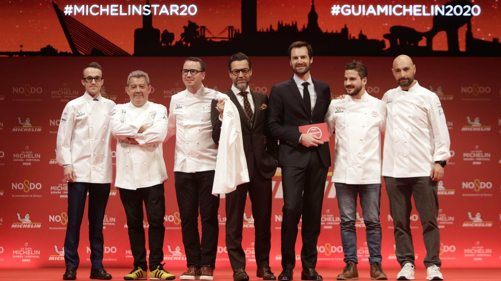 Morales, junto a otros premiados.