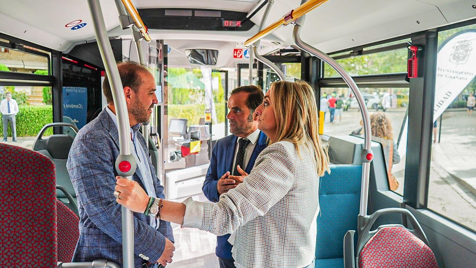 En el interior de uno de los nuevos autobuses.