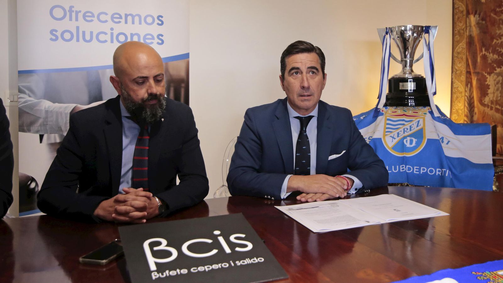 Juan Luis Gil, junto a José Cepero en la rueda de prensa.