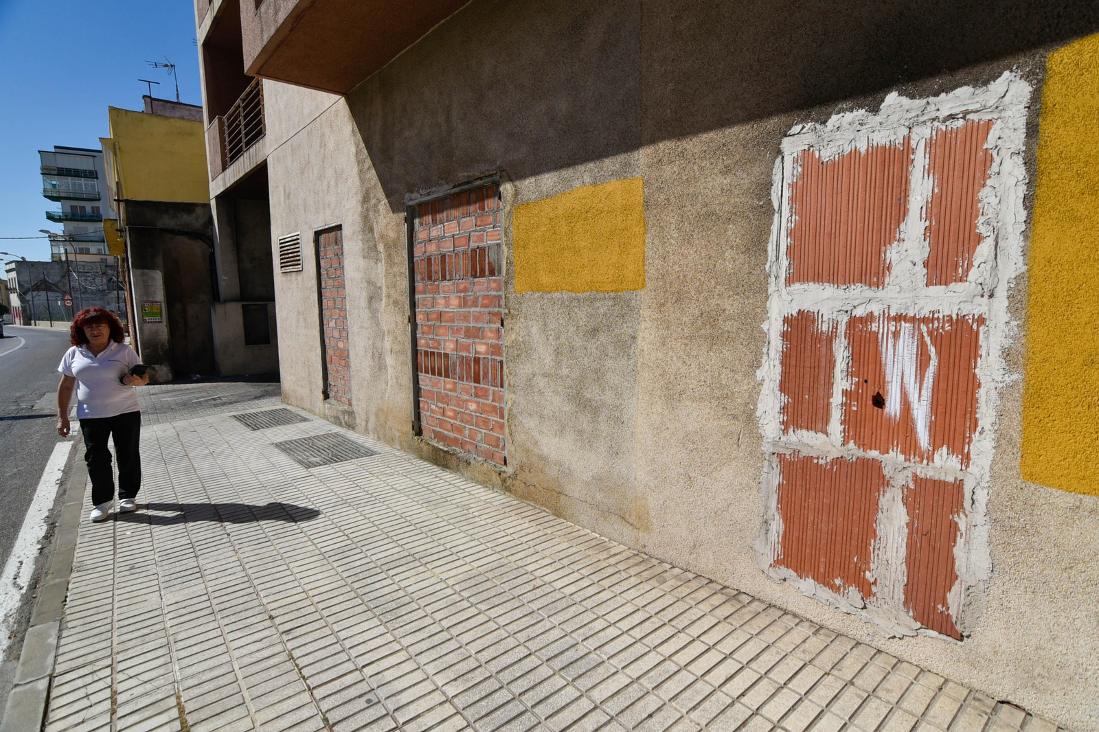 Un edificio tapiado en Algeciras al ser desalojado tras haber sido ocupado.
