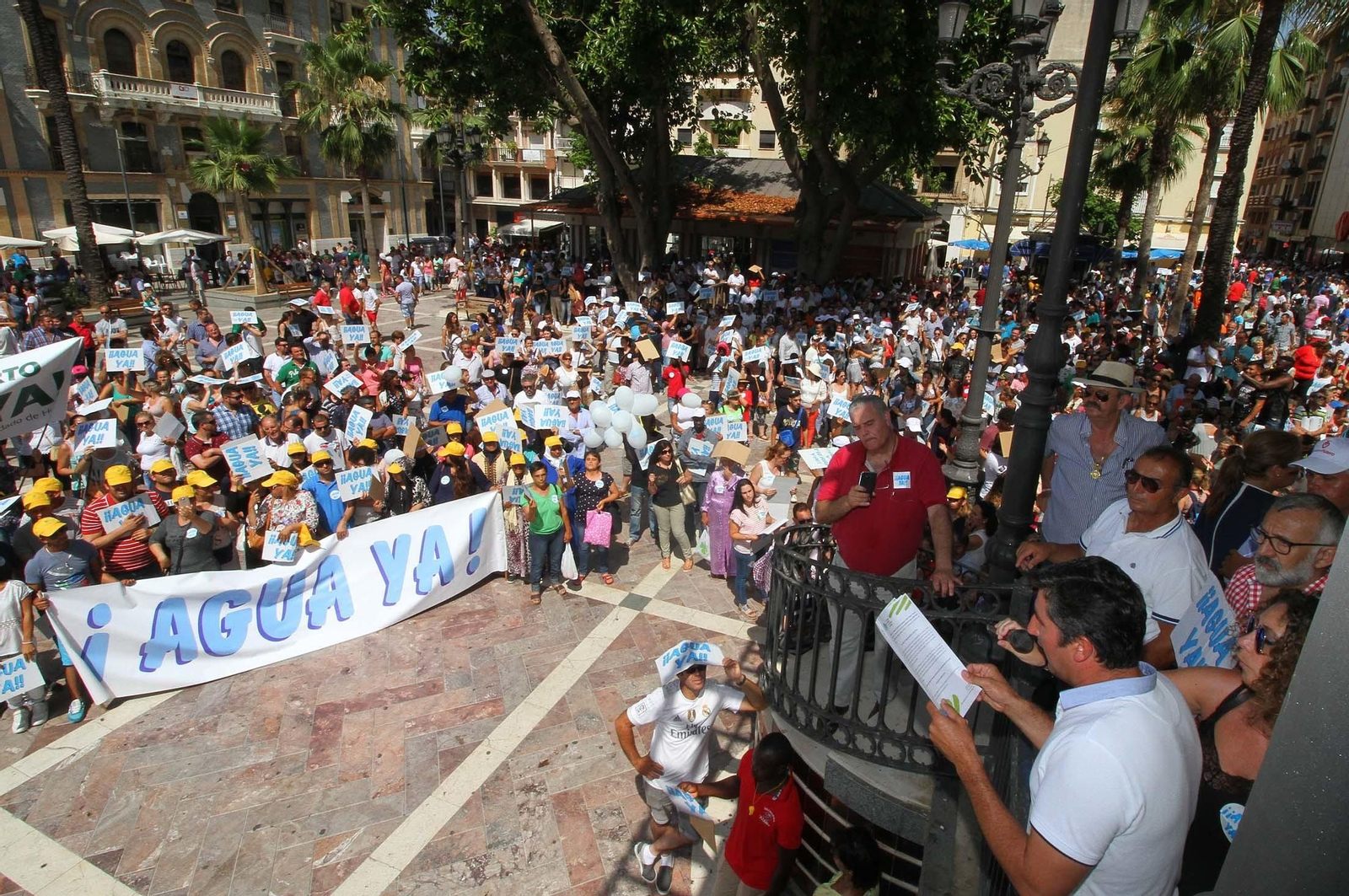 Imágenes de la manifestación para pedir agua y tierra para los regadíos del Condado.