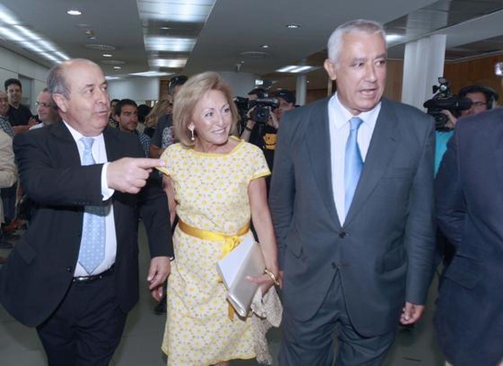 Sebastián Pérez es investido como nuevo presidente de la Diputación de Granada


Foto: Mar?de la Cruz