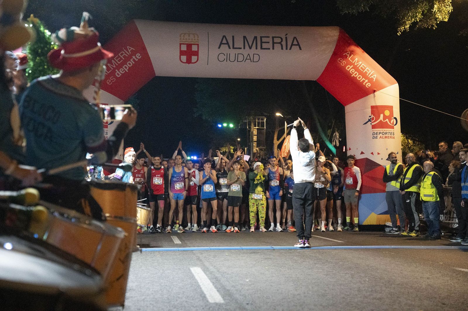 Almería corre y celebra su memoria olímpica en una San Silvestre de récord