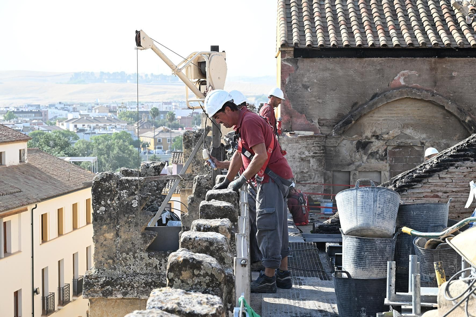 Así avanzan las obras en la Mezquita de Córdoba tras el incendio, en imágenes