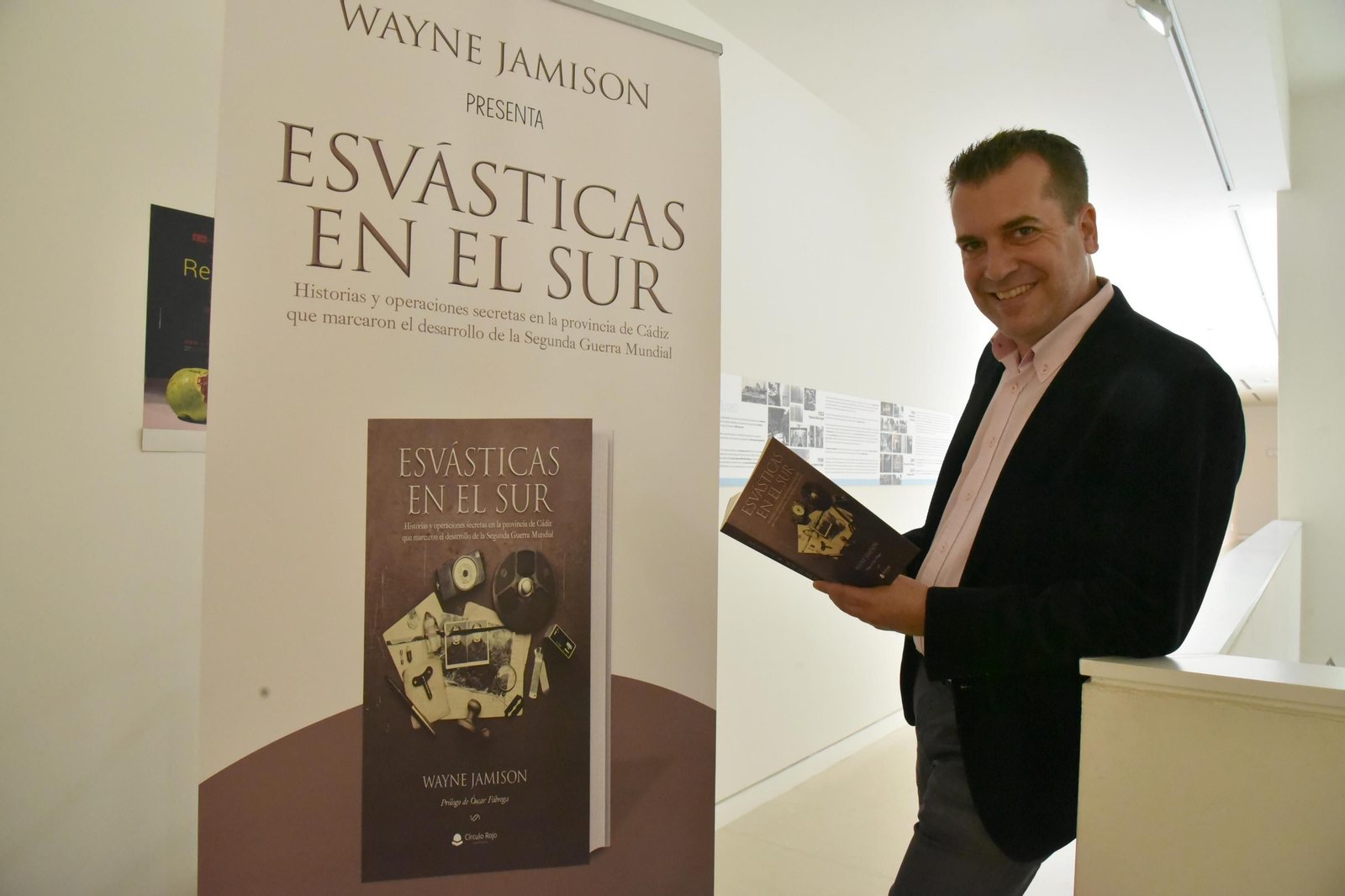 Wayne Jamison, durante la presentación de su libro en el Museo Cruz Herrera de La Línea.
