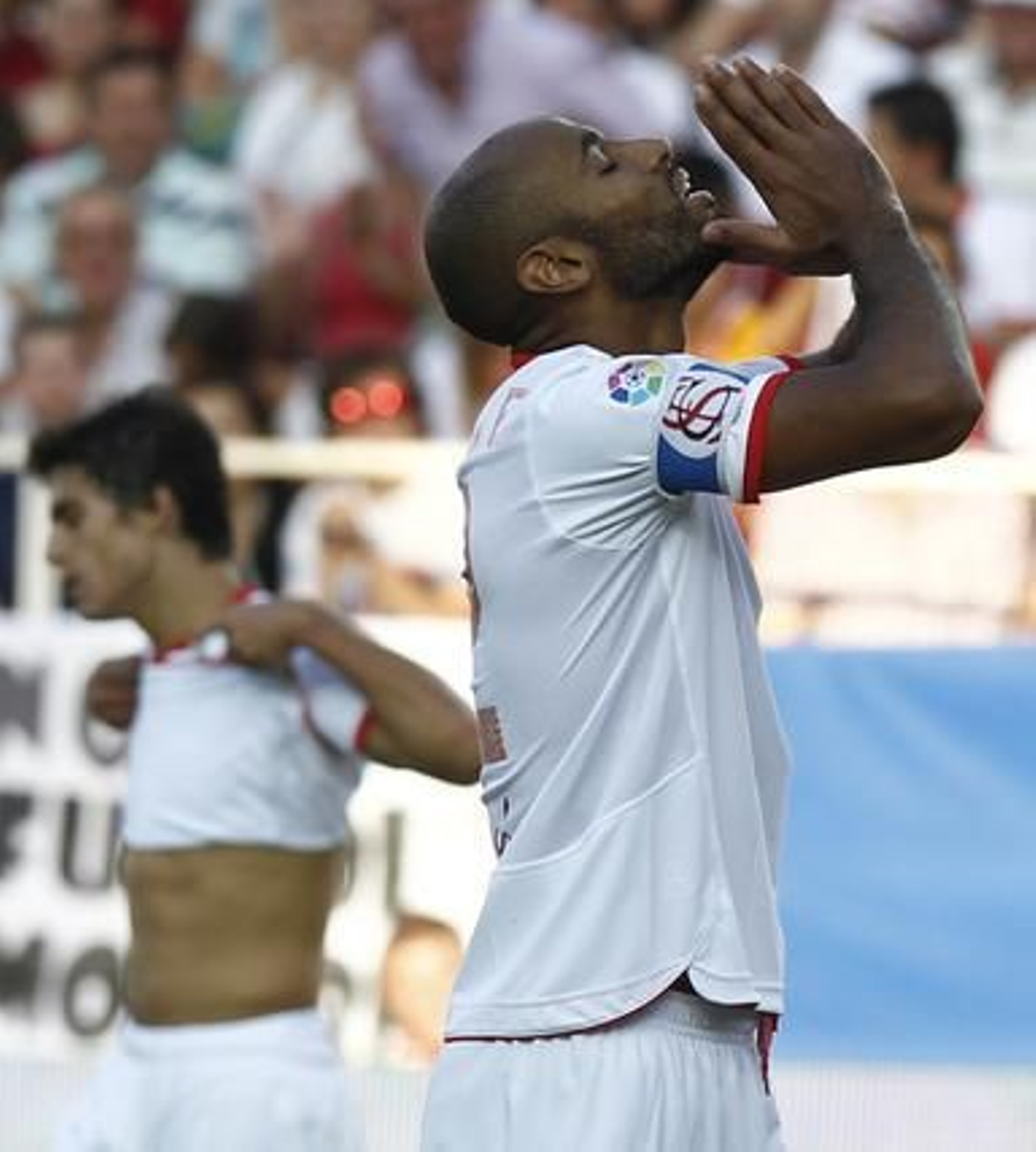 El Sevilla vence al Valencia en casa pese a jugar más de 20 minutos con nueve jugadores (1-0). / Antonio Pizarro