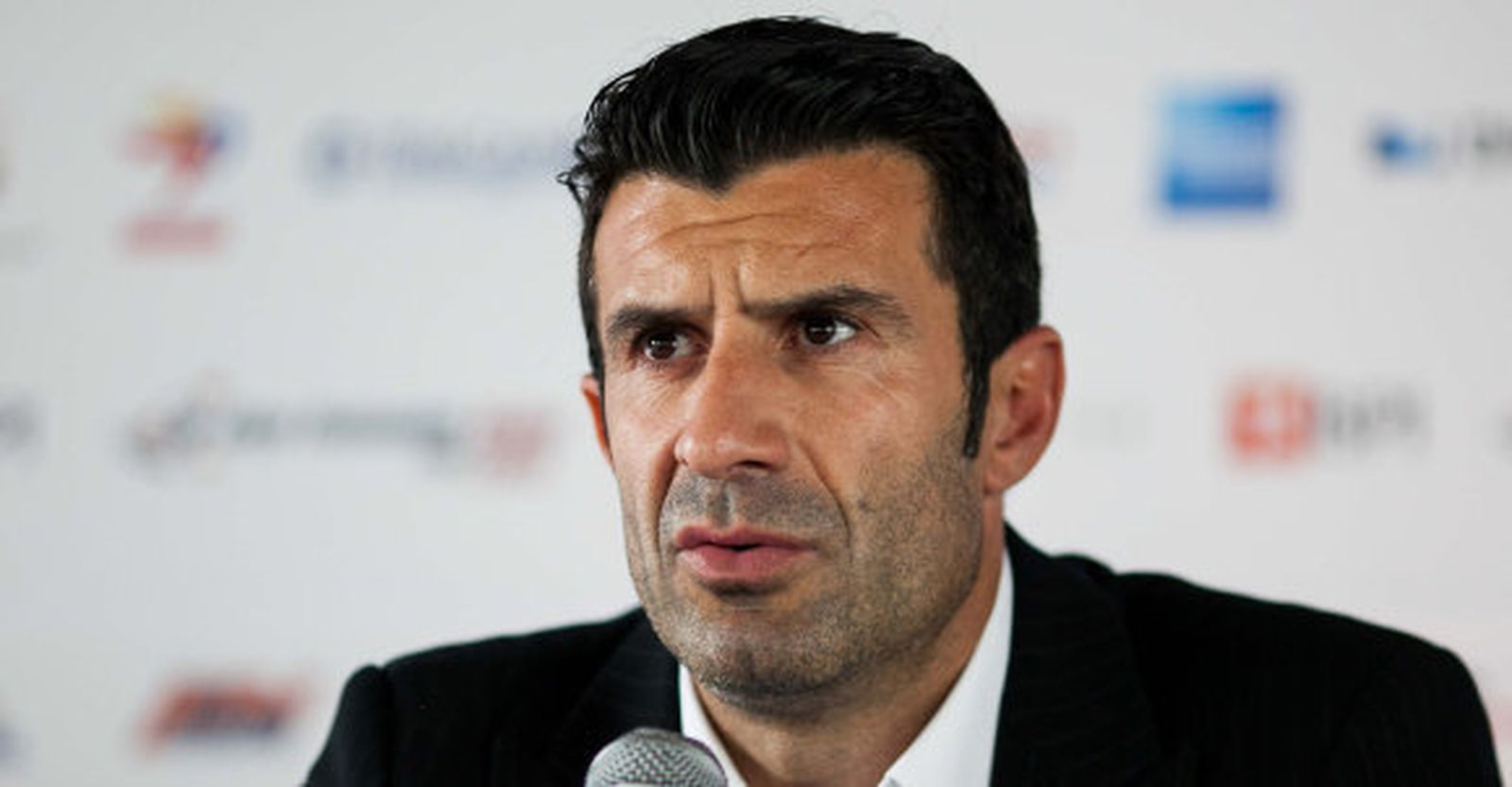 Figo anuncia su intención de presentarse a la presidencia de la FIFA