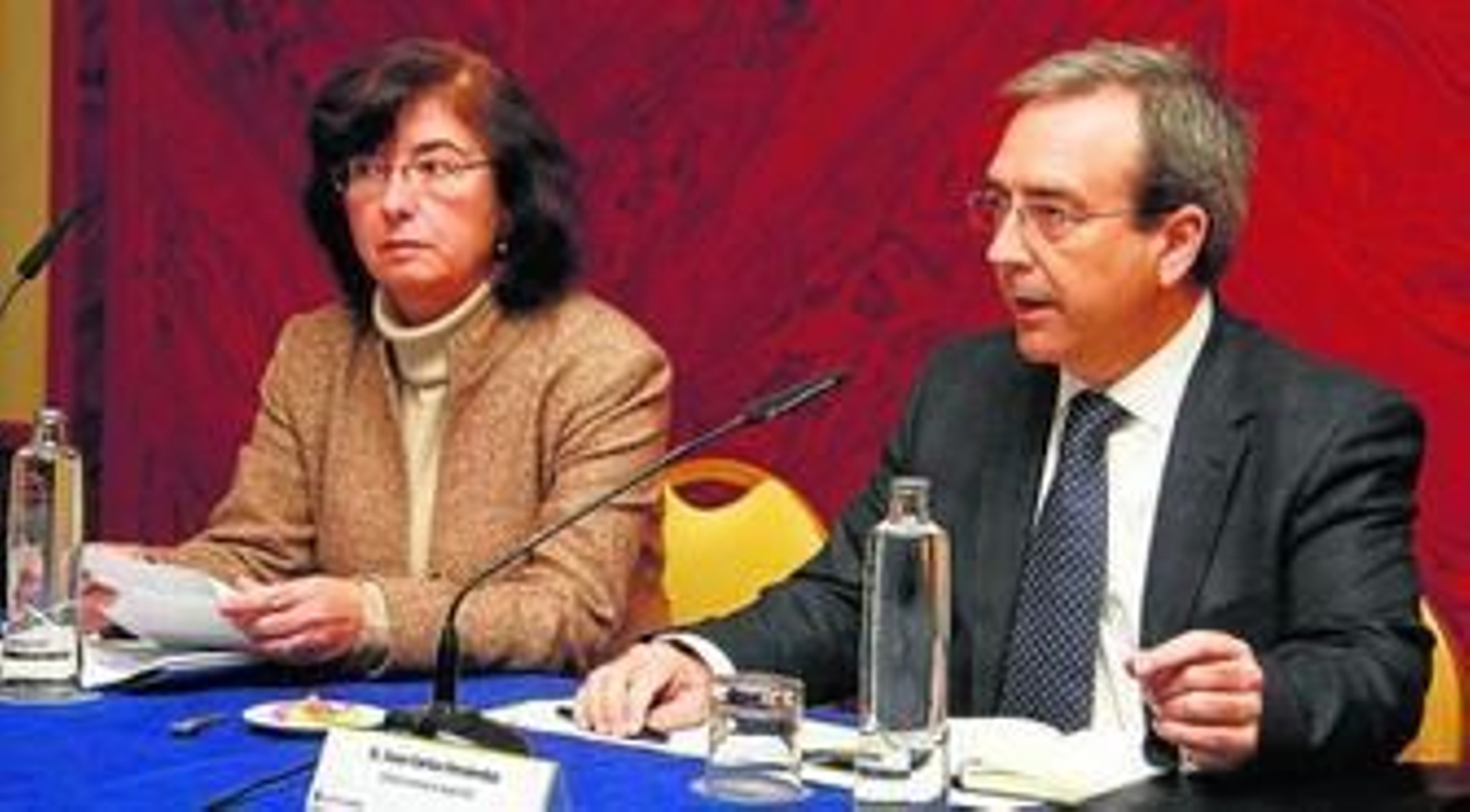 Isabel de Haro, presidenta de la Agencia Andaluza de la Energía, y Juan Carlos Fernández, director general de Grupo Joly.