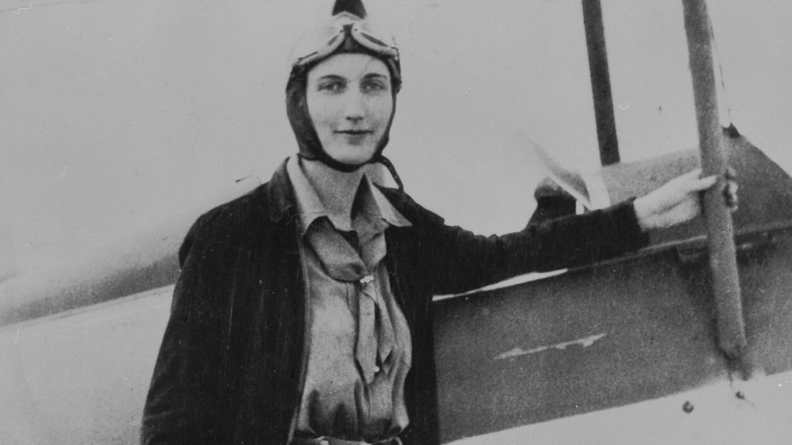 Beryl Markham, la primera mujer  la primera mujer que cruzó sola el océano Atlántico de este a oeste.