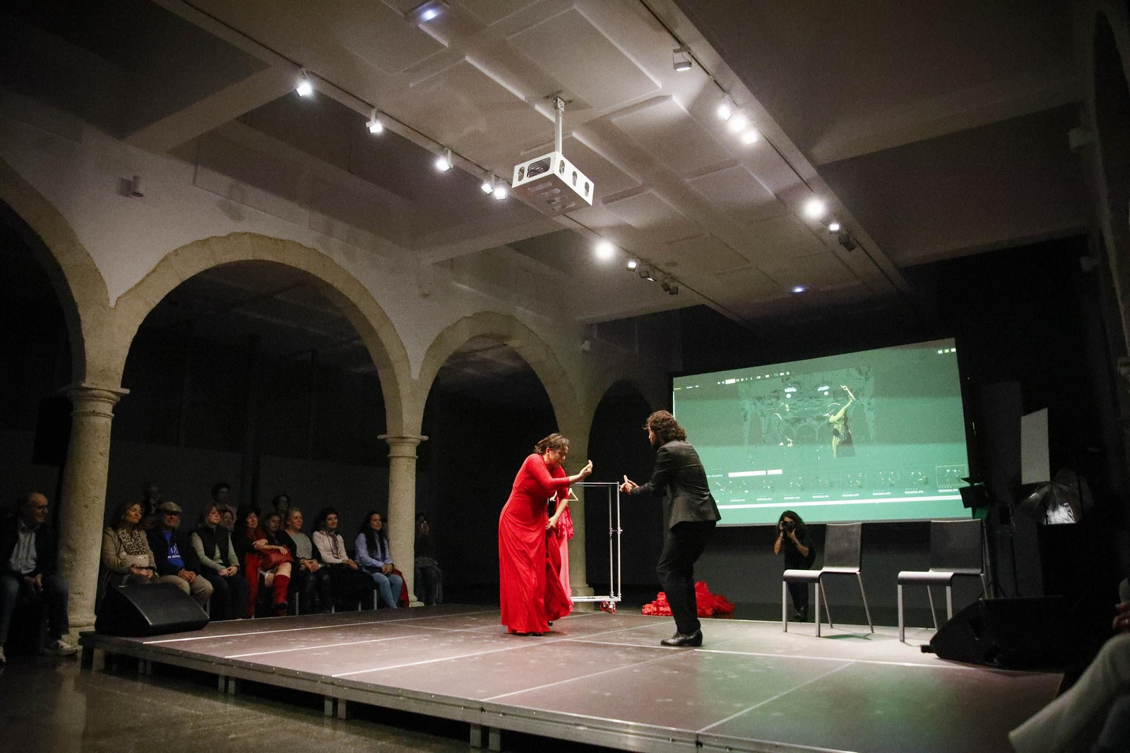 El Centro Andaluz de la Fotografía de Almería presenta el calendario 2025 con la actuación de la bailaora María Moreno, en imágenes