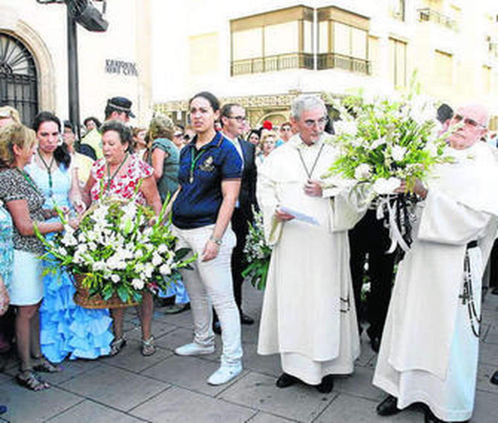 Irene Romero durante la ofrenda floral de ayer.