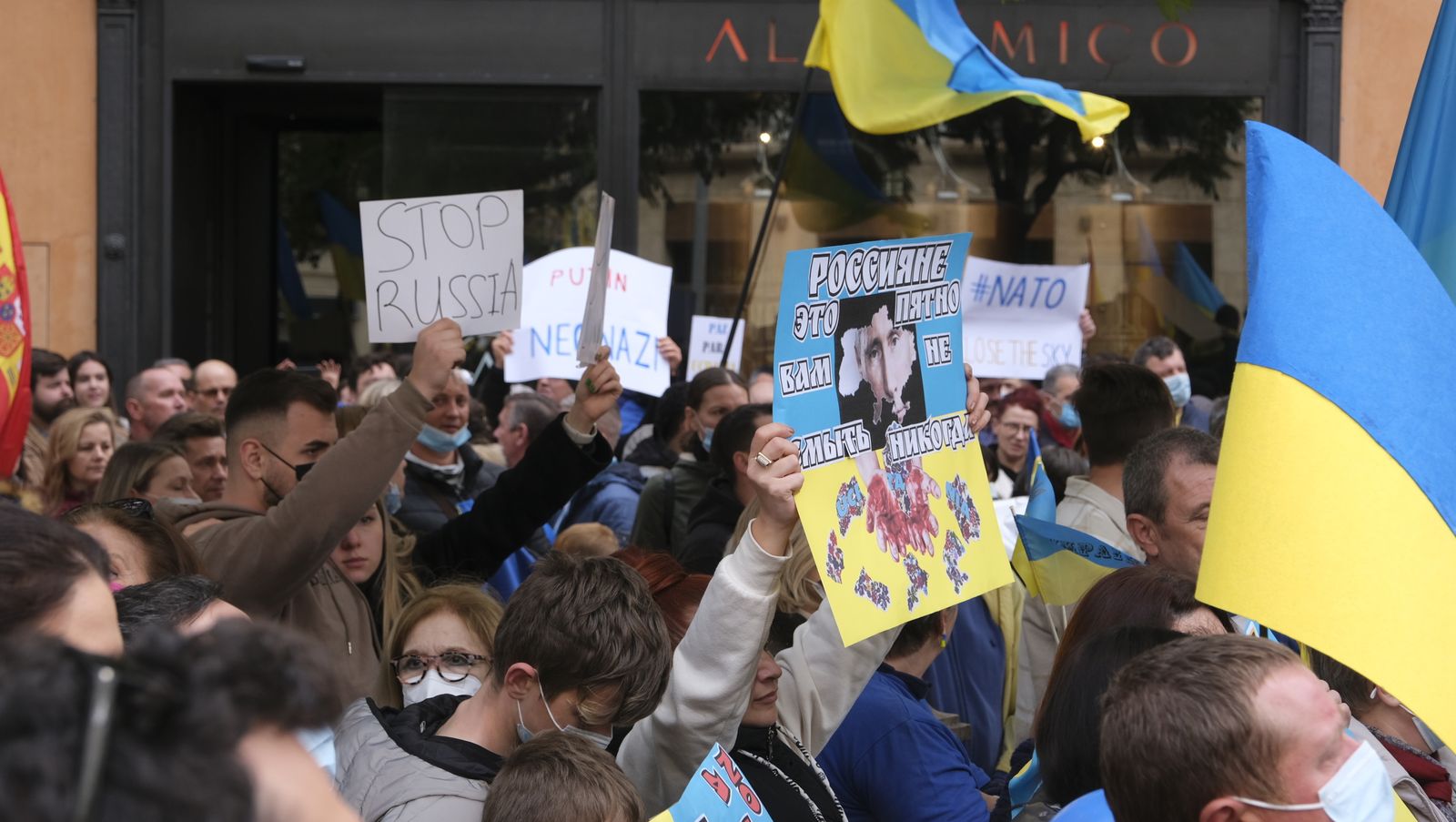 Fotogalería de las protestas contra la invasión rusa en Ucrania. Almería.