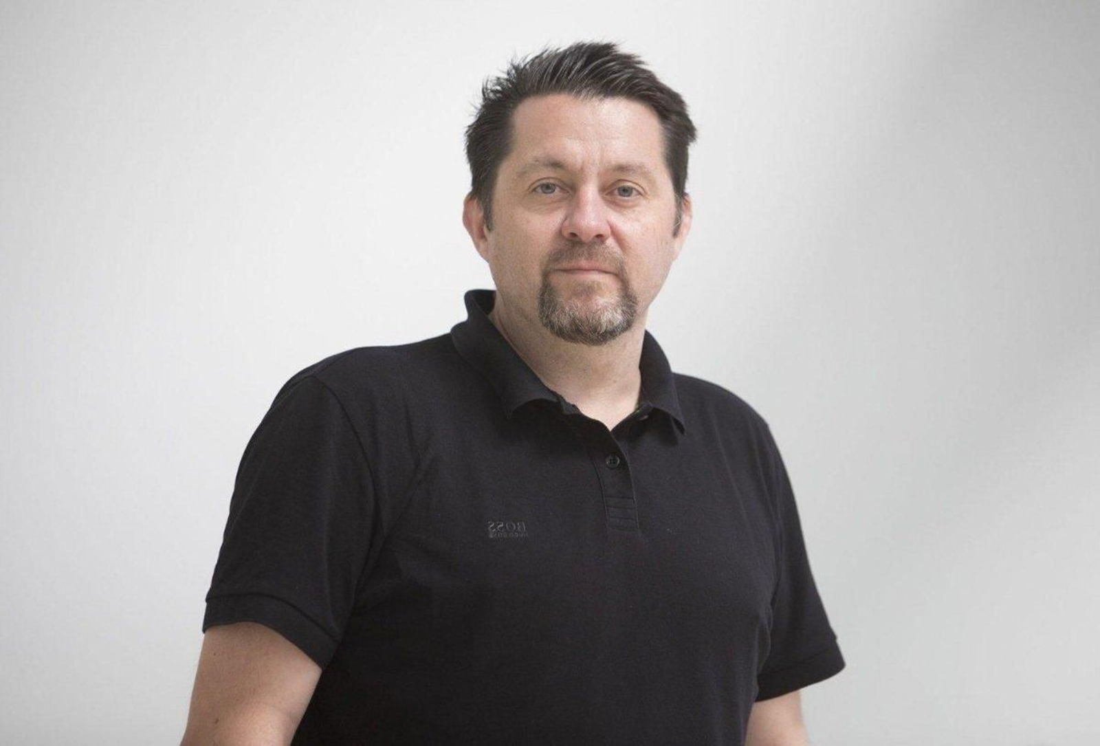 "Los españoles miramos poco atrás con profundidad"