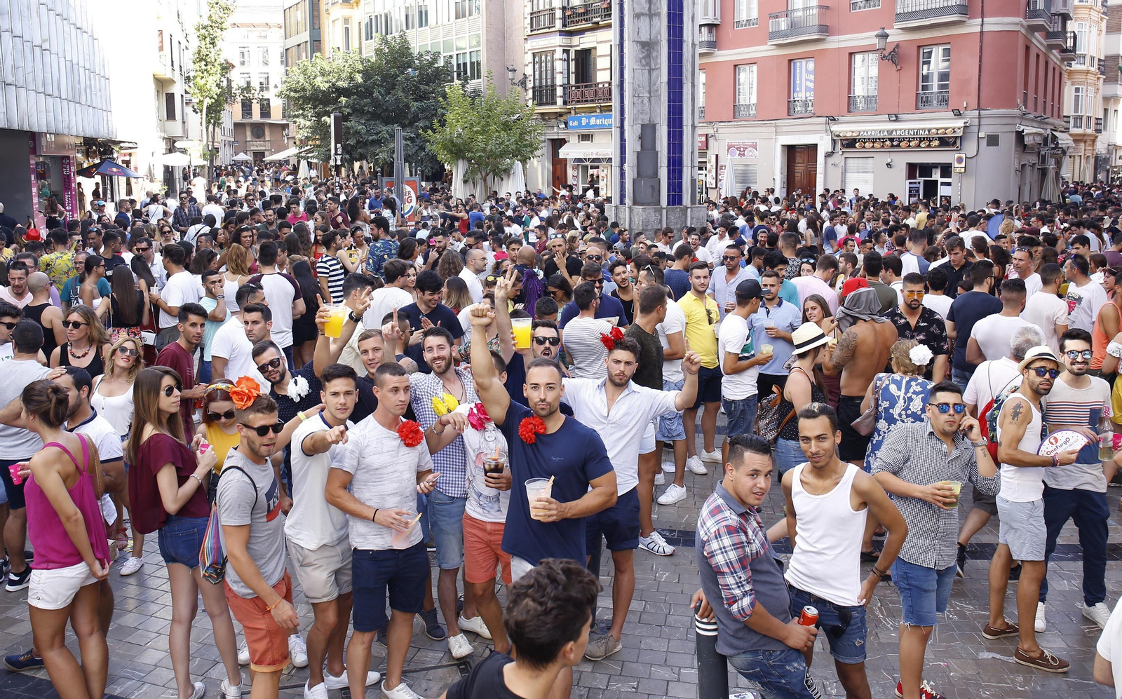 Botellón en la Plaza de Uncibay, santo y seña de la Feria del Centro.