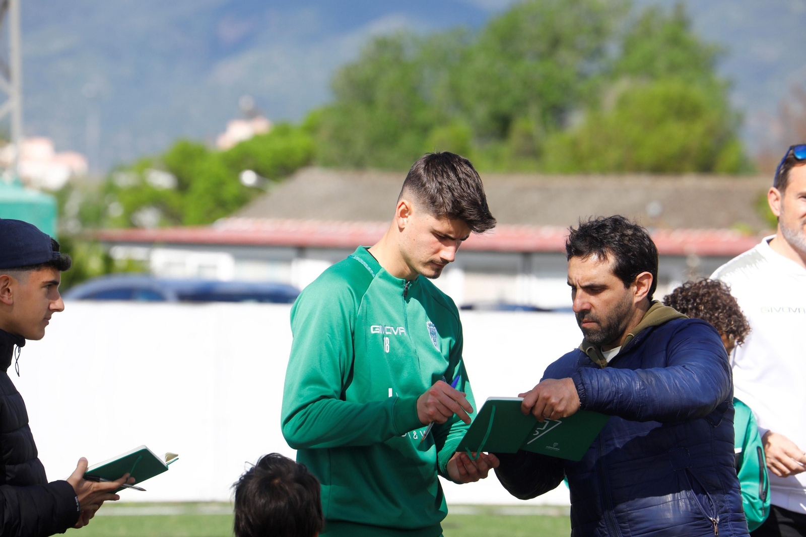 Las mejores fotos de un entrenamiento del Córdoba CF con notable presencia de su afición