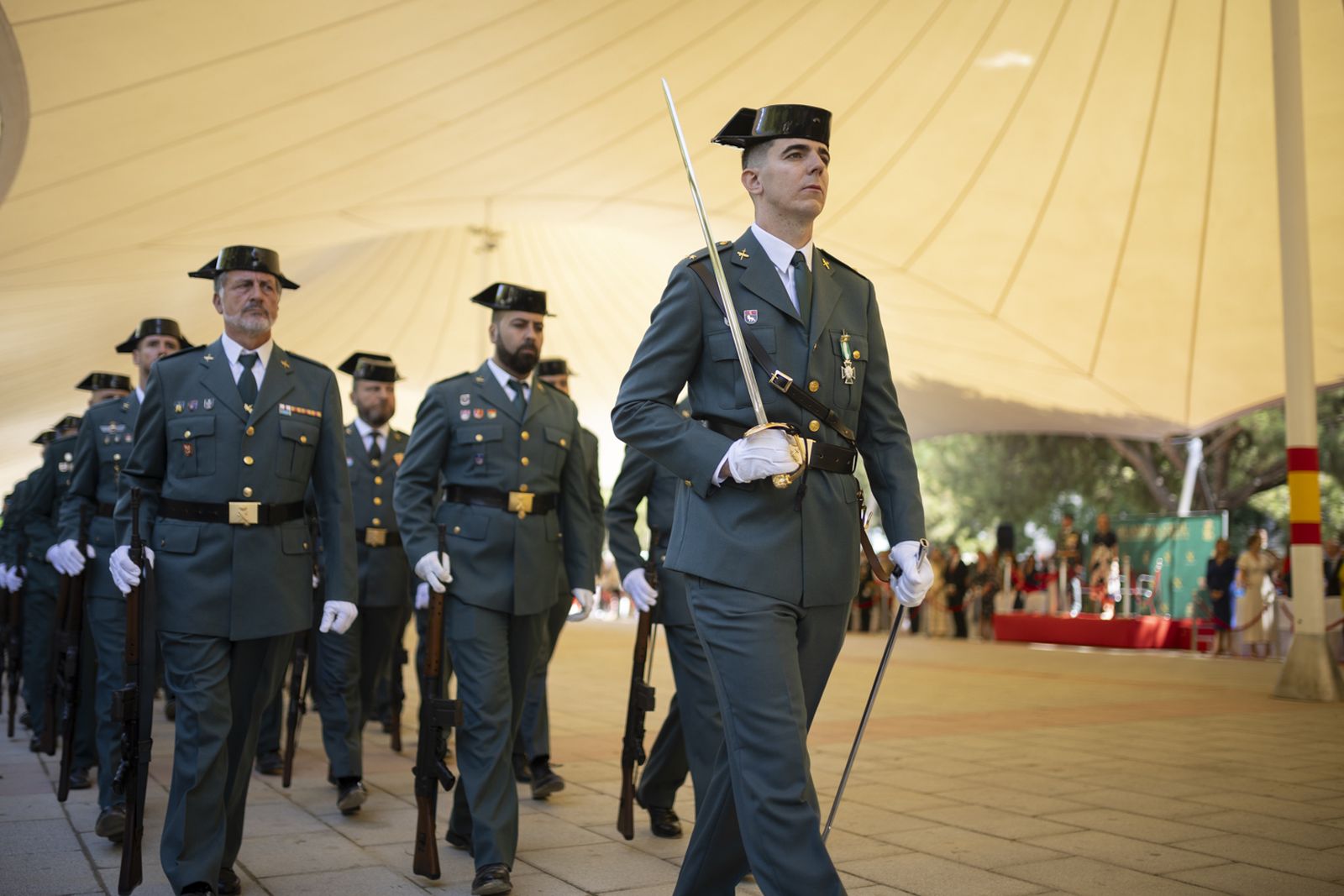 Imágenes de los actos de celebración de la festividad de la patrona de la Guardia Civil, la Virgen del Pilar.