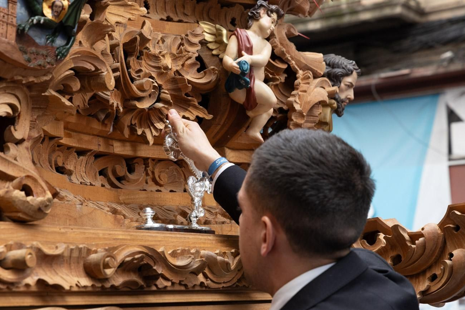 Los jiennenses se echan a la calle para presenciar la primera de las procesiones de la jornada: la Borriquilla (I)