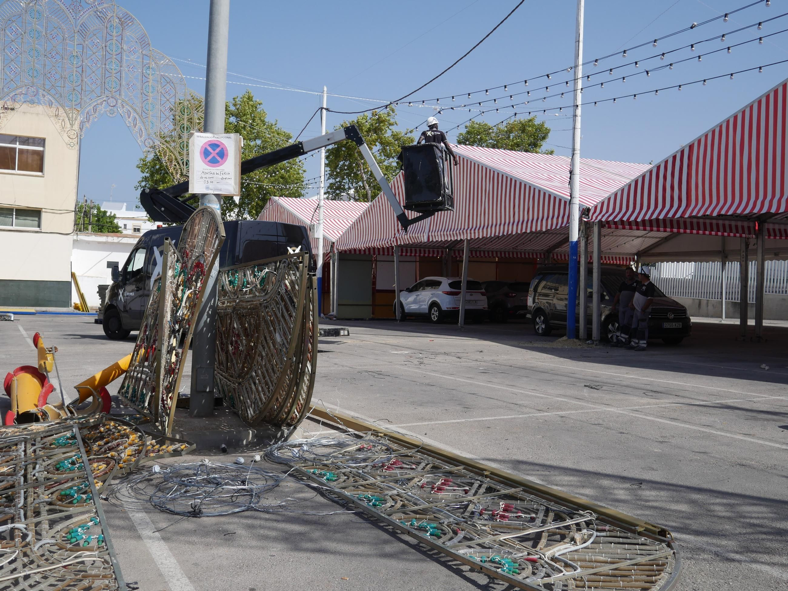 Las tareas de montaje de la Feria siguen progresando en el Parque Almirante Laulhé.