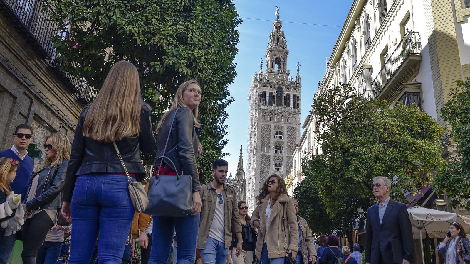 La calle Mateos Gago atestada de turistas