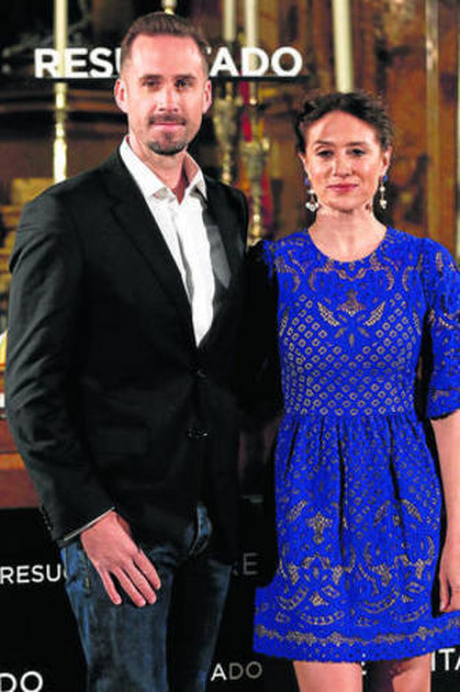 Joseph Fiennes ayer con María Botto, dos de los protagonistas de la cinta.