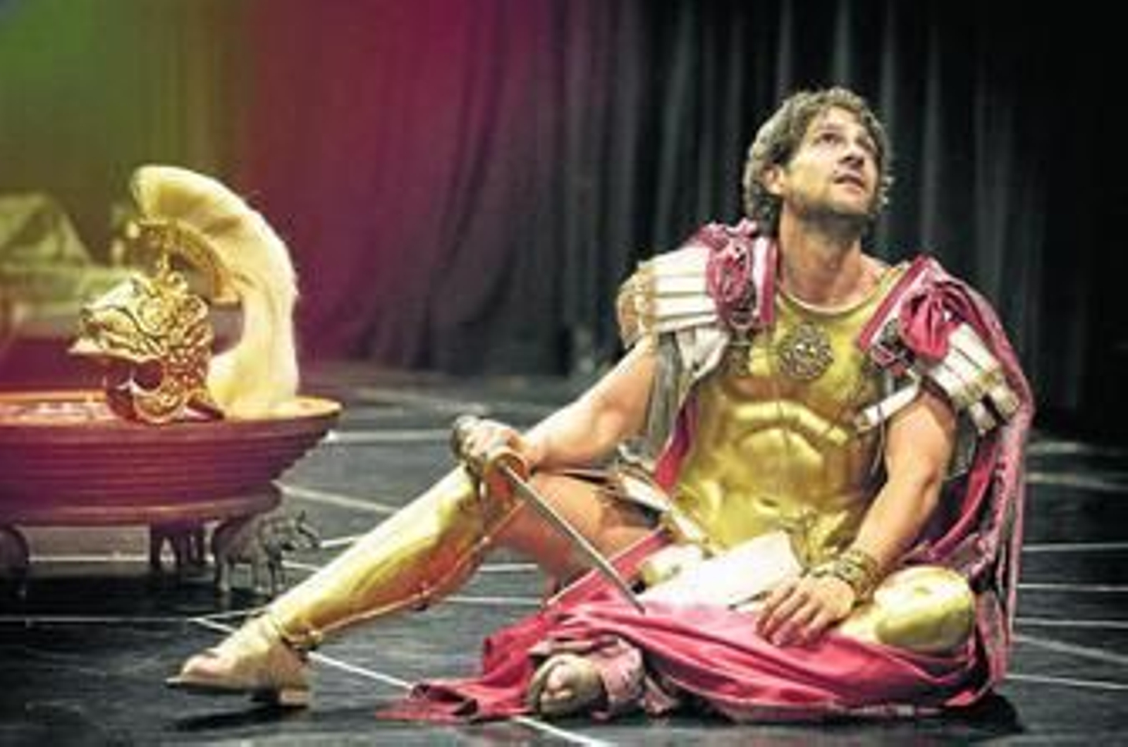 Félix Gómez, caracterizado como Alejandro Magno, un personaje por el que reconoce su fascinación.