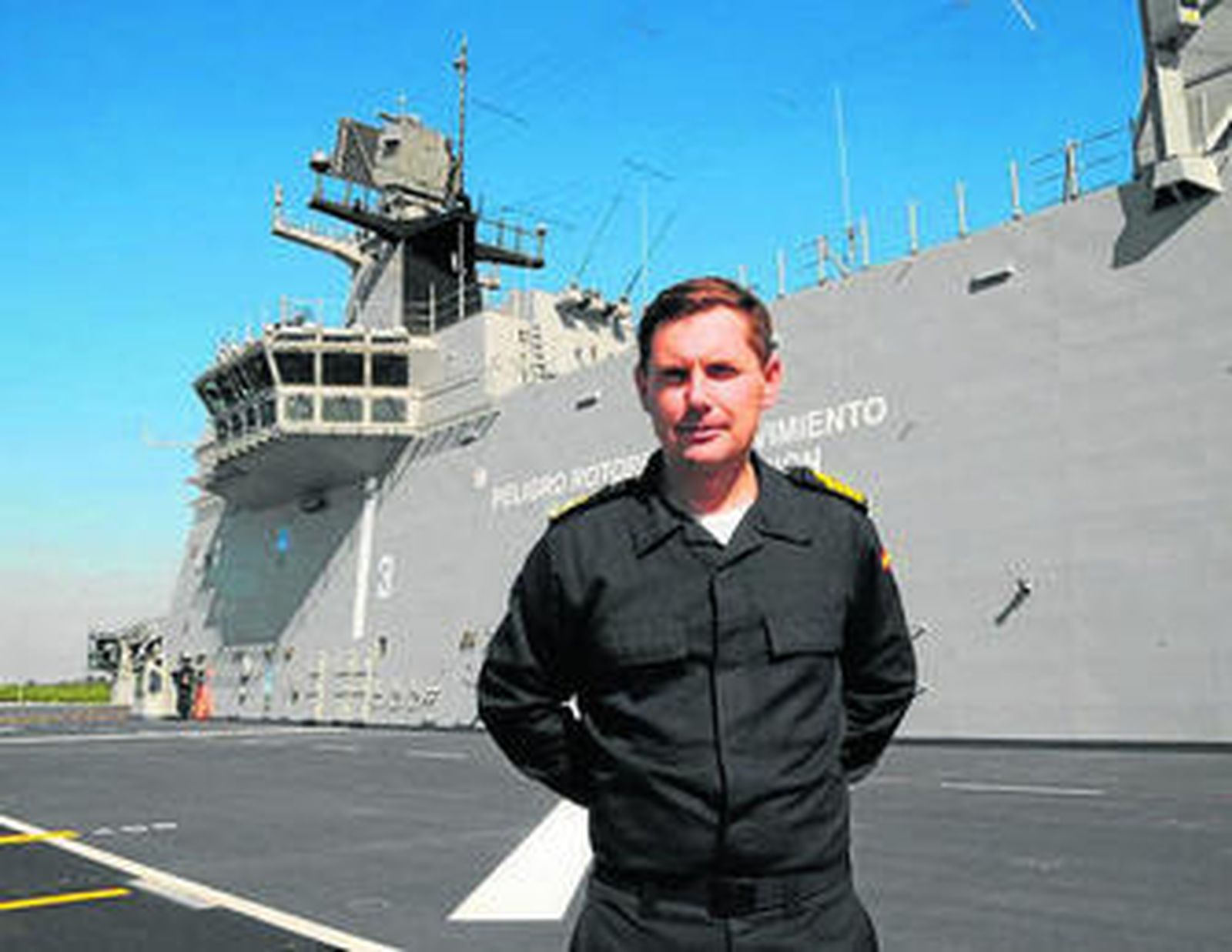 El nuevo Almirante Jefe de la Base, en el buque 'Juan Carlos I'.