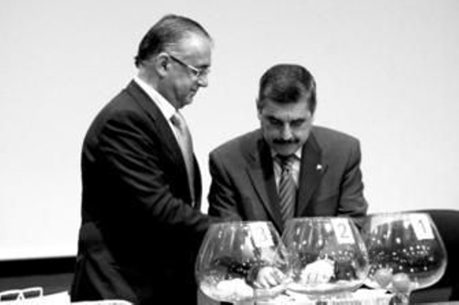 El presidente del conjunto celeste sacó una de las bolas en el sorteo de Copa.