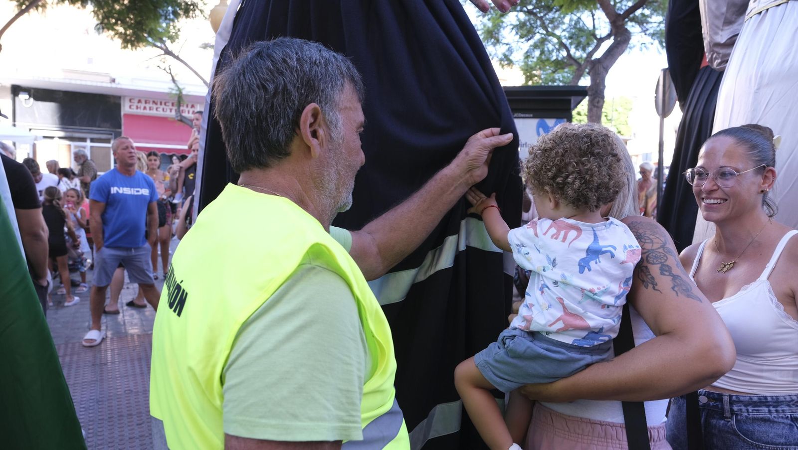 Gigantes y cabezudos en la Feria de Almería 2024, en imágenes