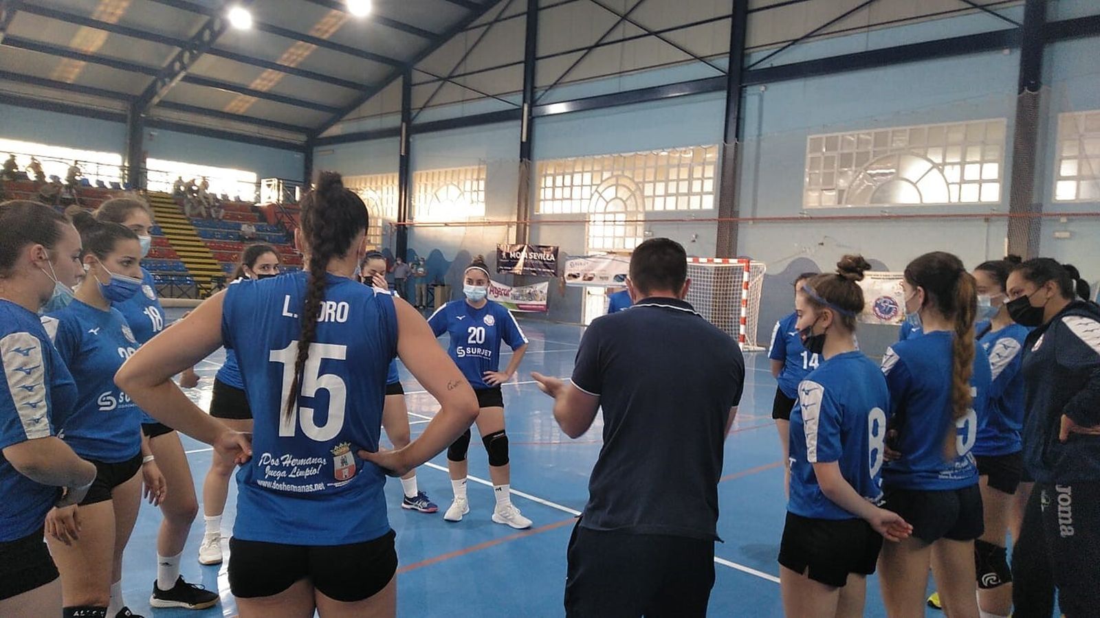 Un tiempo muerto del Surjet Montequinto ante el Deza Córdoba.