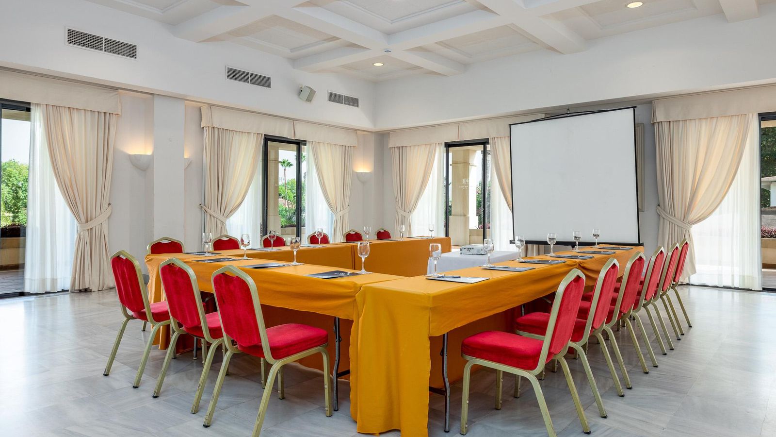 Sala de reuniones del hotel AZZ Guadacorte Campo de Gibraltar