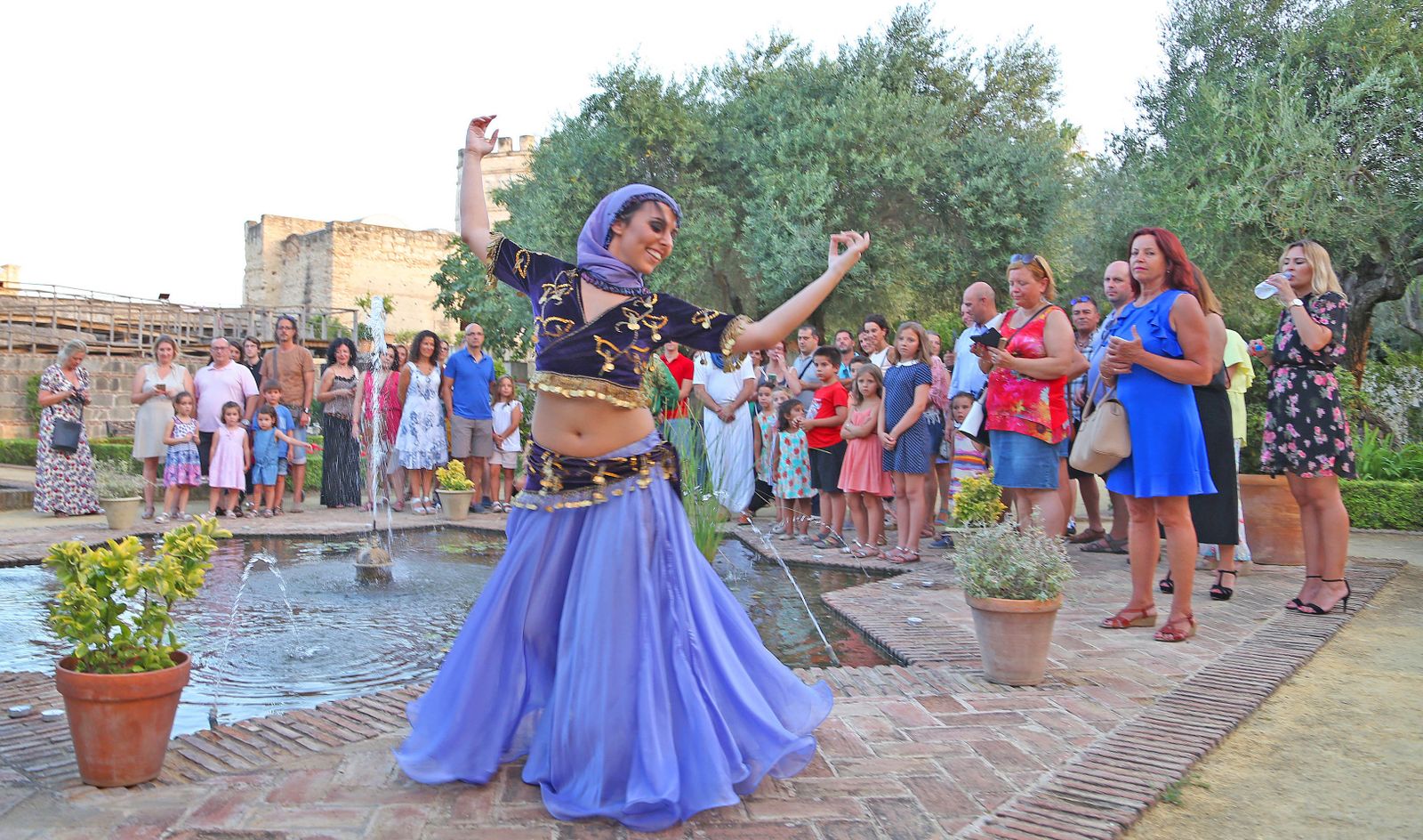 Asistentes a una de las visitas teatralizadas celebradas este verano en el Alcázar.