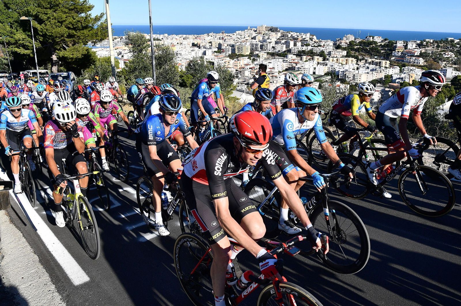 Una imagen del pelotón en el presente Giro.