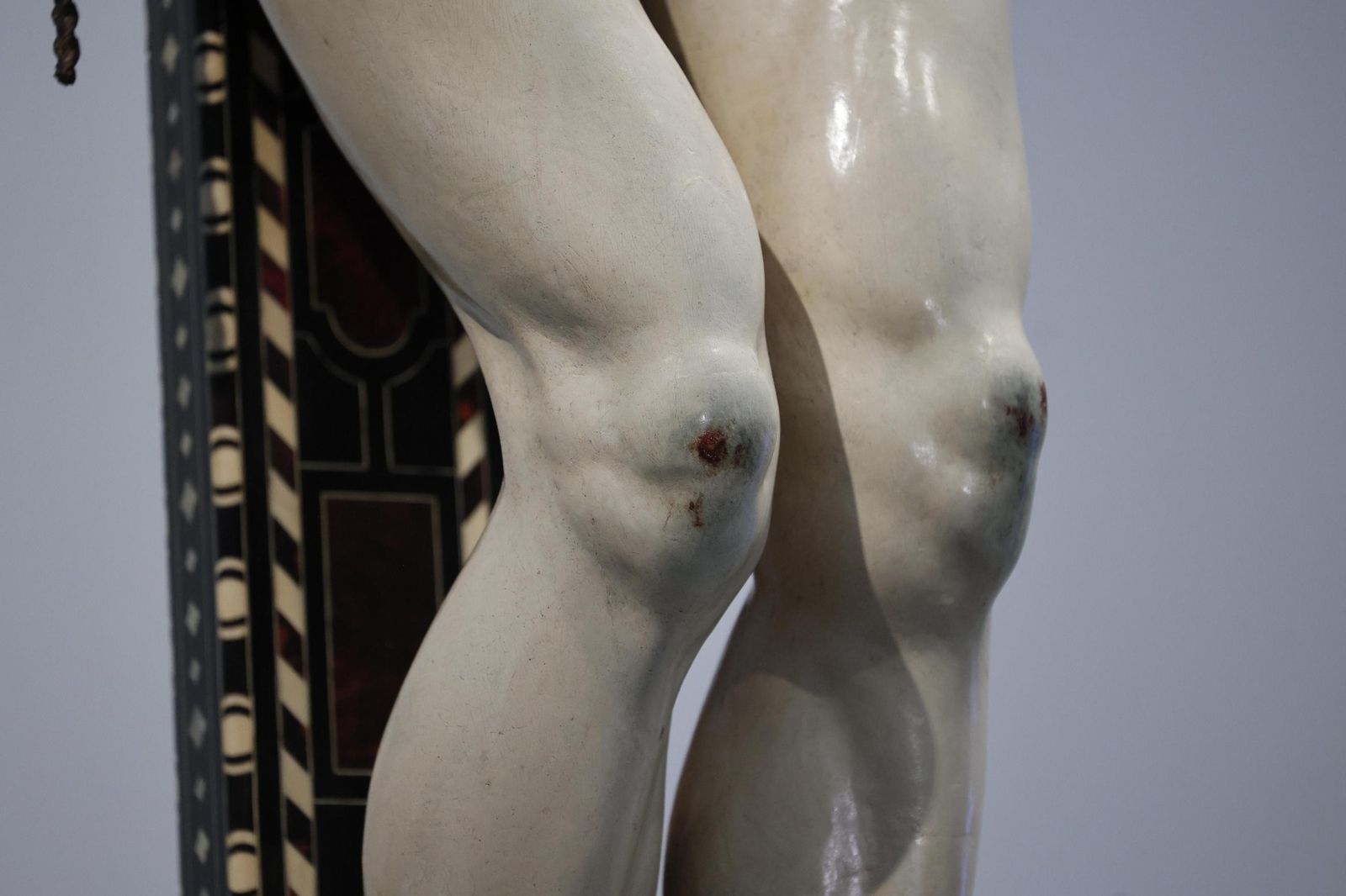 Imágenes de la presentación de la restauración del Cristo de la Misericordia de Granada.