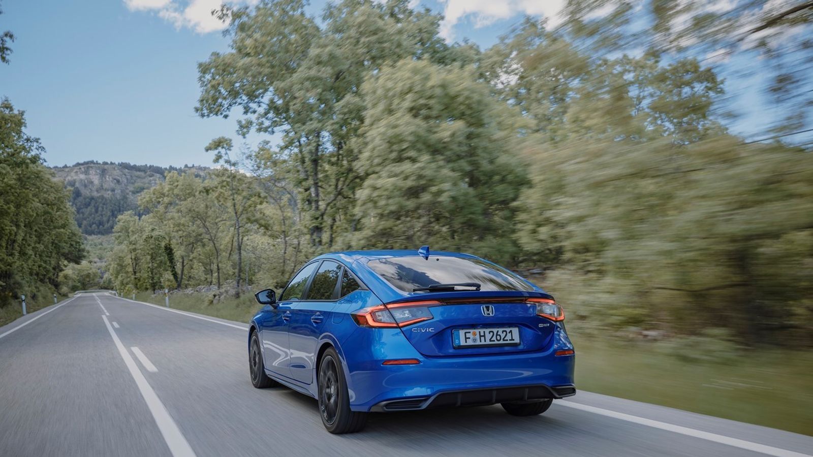 El consumo mínimo homologado con el sistema híbrido, que supone que el Civic lleve la etiqueta eco en el parabrisas, arranca en los 4,7 l/100 km, un valor muy bajo.