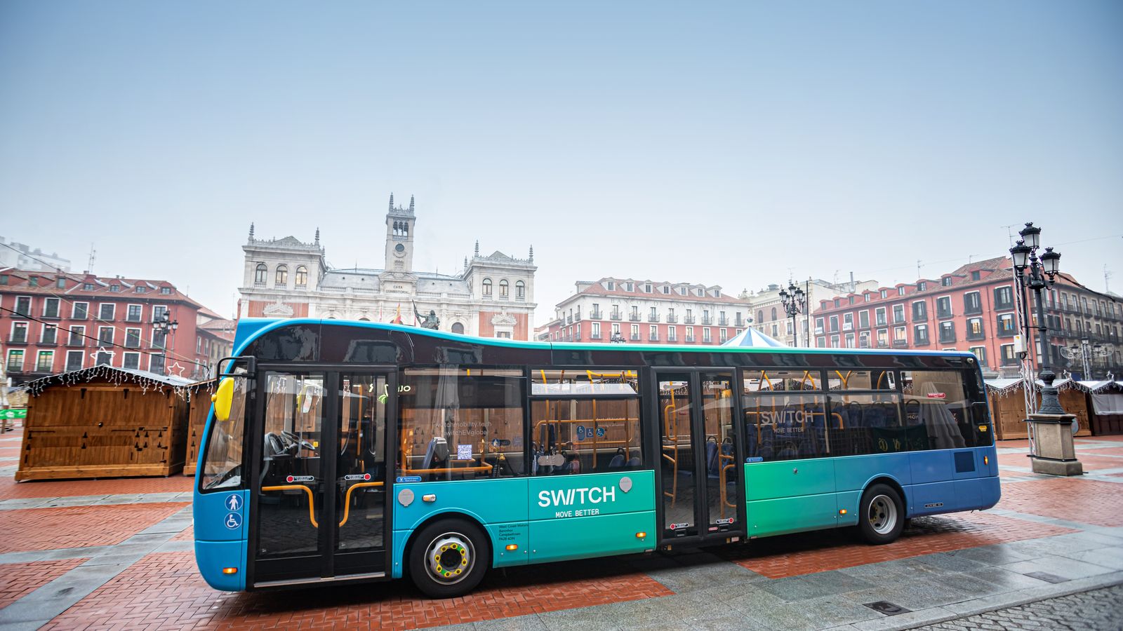Desde 2014 Switch produce autobuses como el Metrocity, con entre 8,7 y 11,5 m de largo, motor eléctrico de 340 CV, autonomía para 300 km y capacidad para 60 pasajeros.
