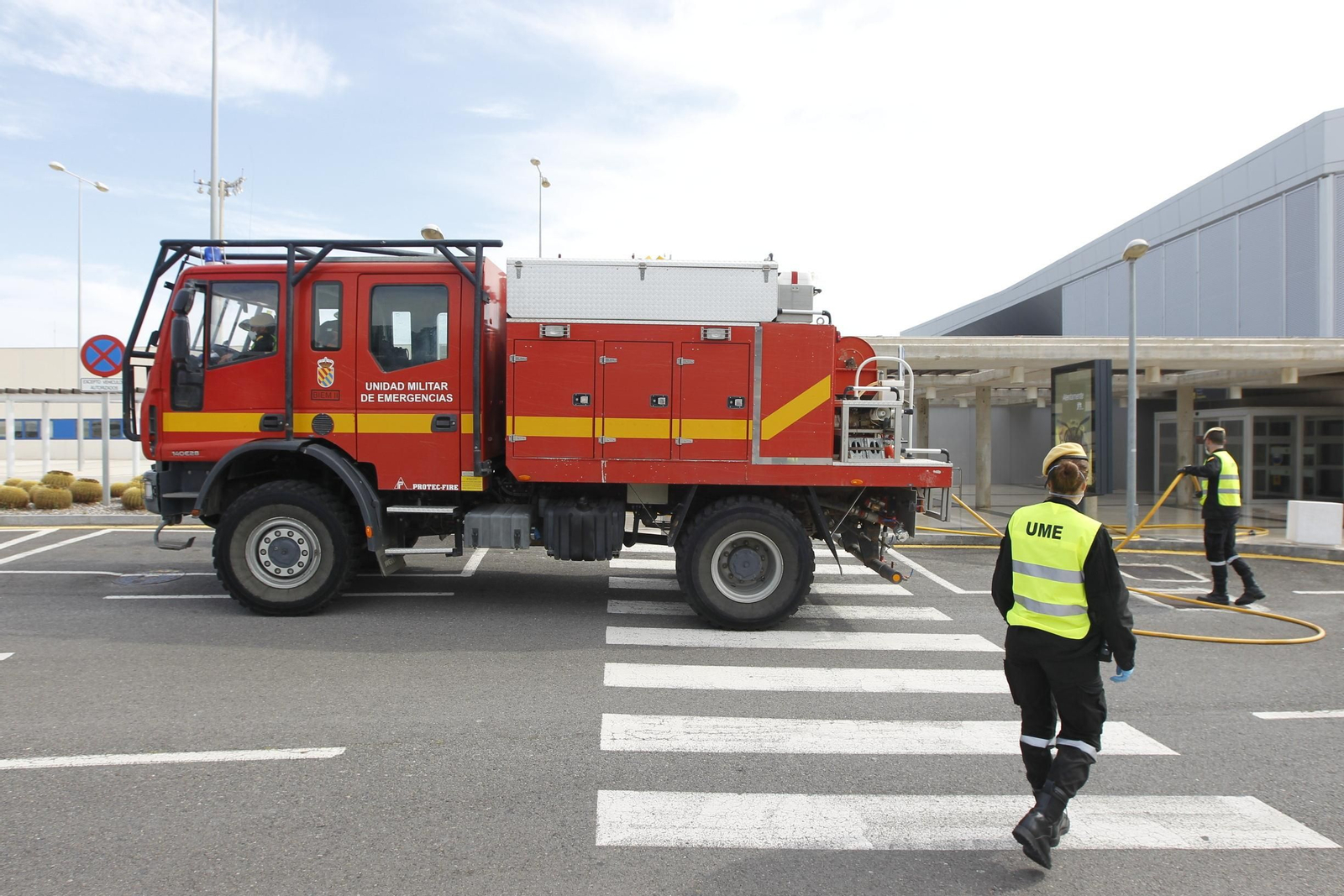 Fotogalería actuación INFOCA y UME por el coronavirus en Almería. Covid-19
