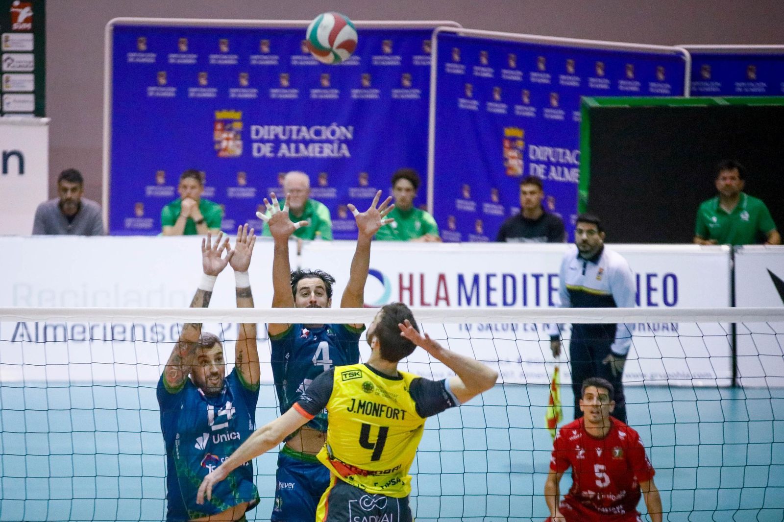 Las imágenes del Unicaja Costa de Almería-Leleman Conqueridor, primer partido del play off por el título de Superliga en Almería