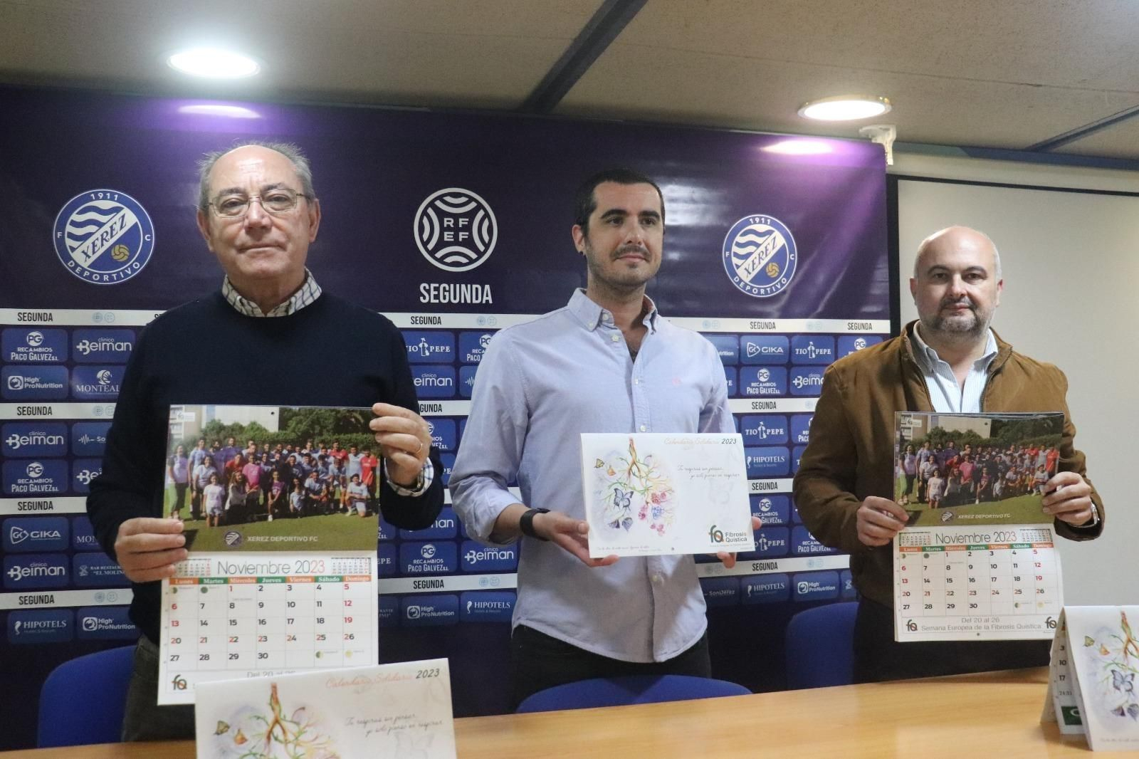 Un momento de la presentación del calendario solidario de la Asociación Andaluza de Fibrosis Quística.