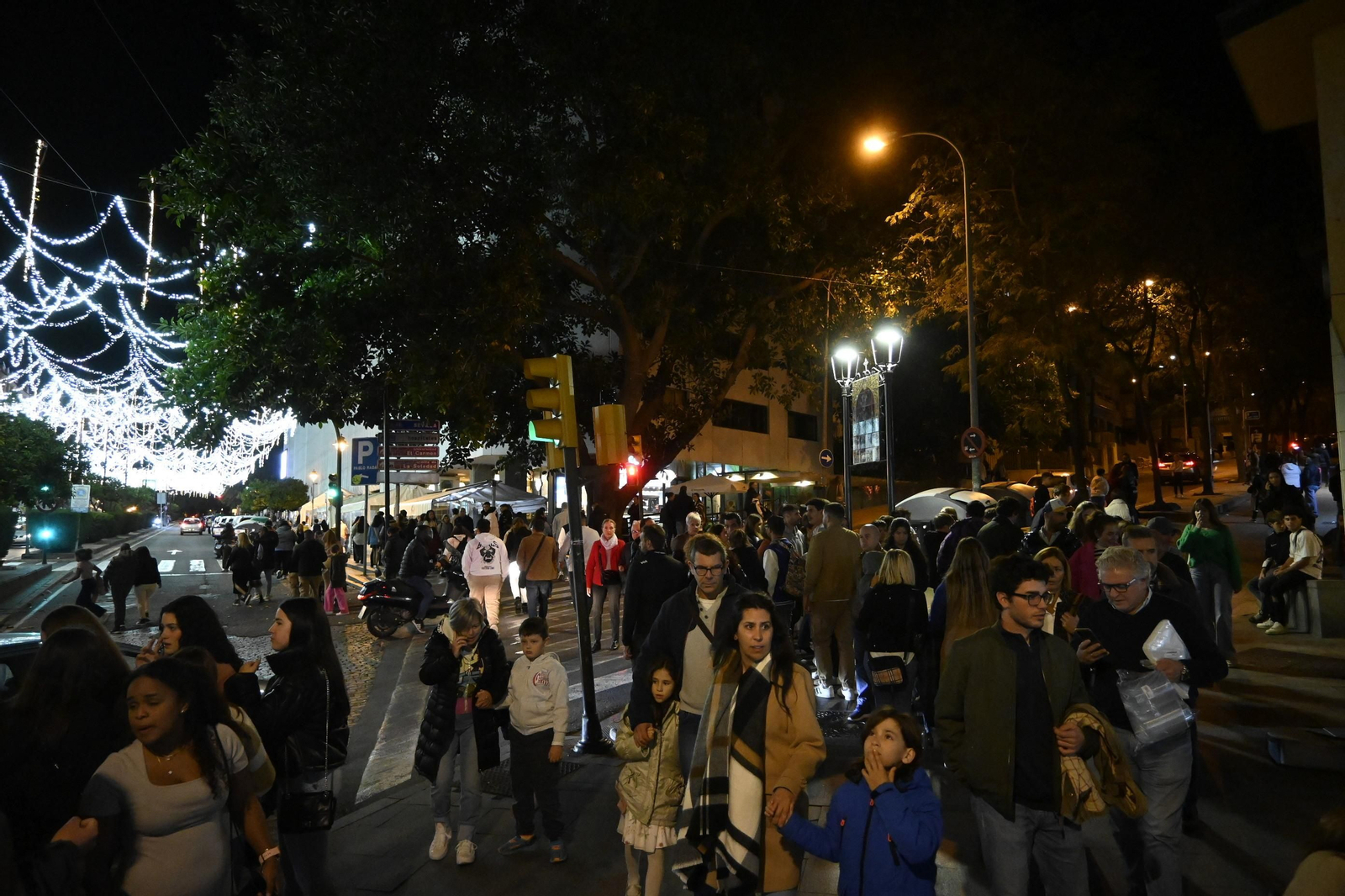 Imágenes del alumbrado navideño en las calles de Huelva
