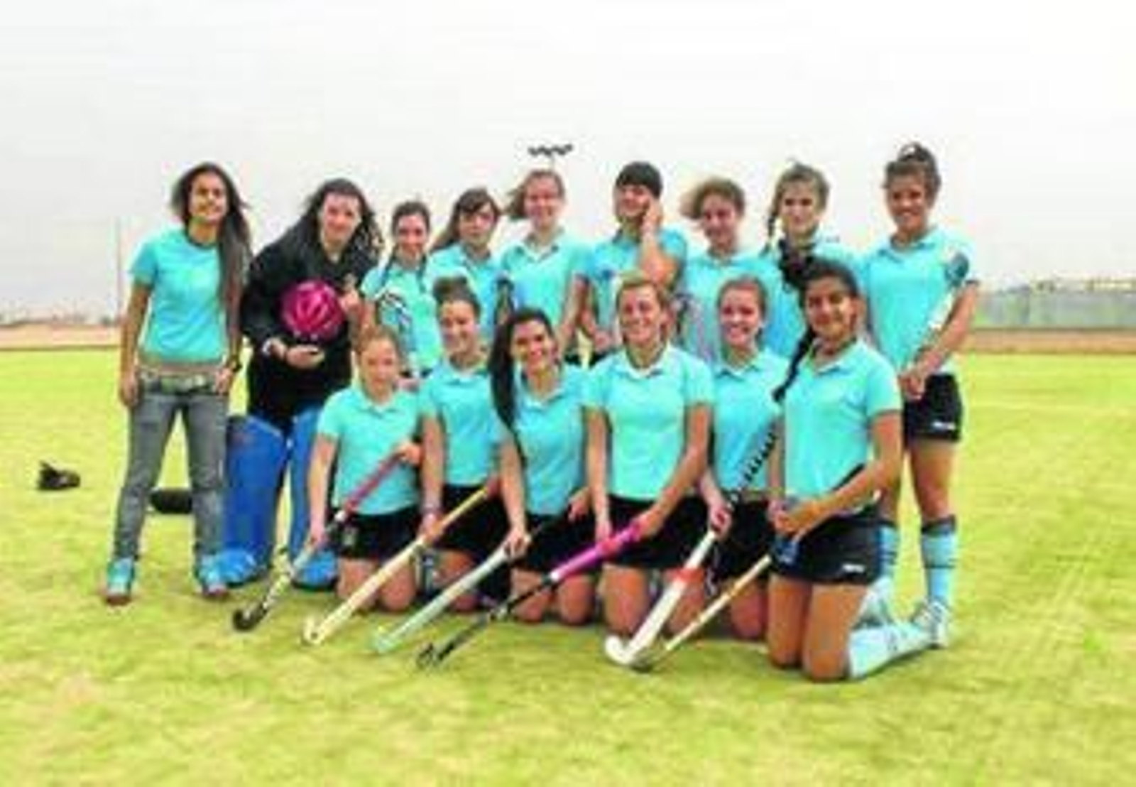 Imagen del equipo cadete de hockey hierba del Isla de León.