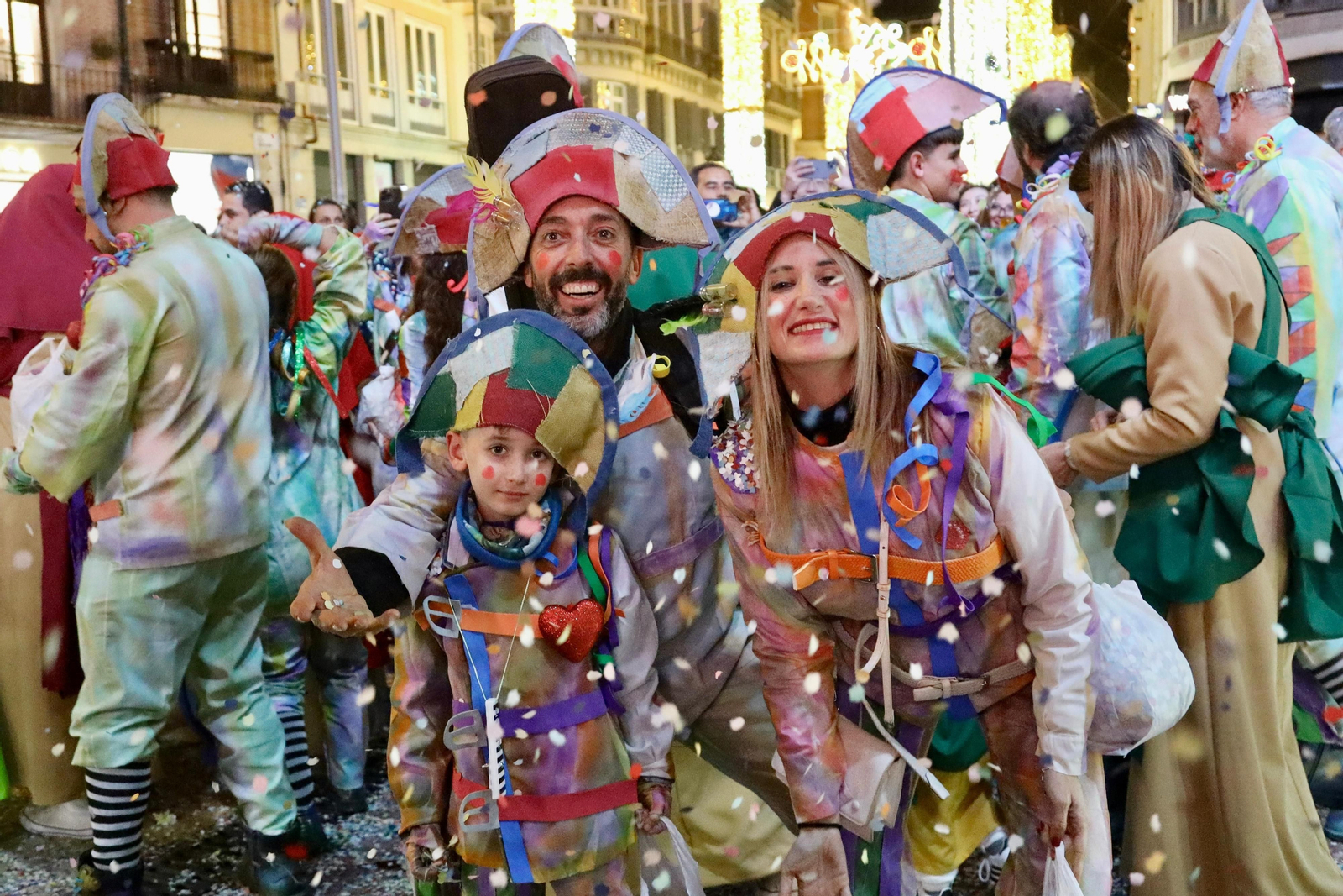 La Batalla de las Flores del Carnaval de Málaga 2024, en fotos