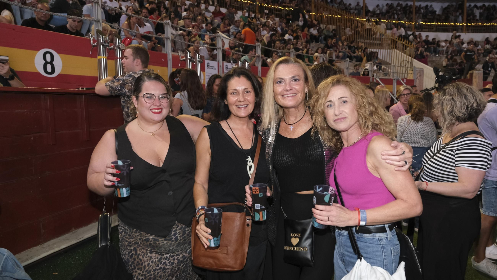 El concierto de Melendi llena de fans la Plaza de Toros de Almería, en imágenes