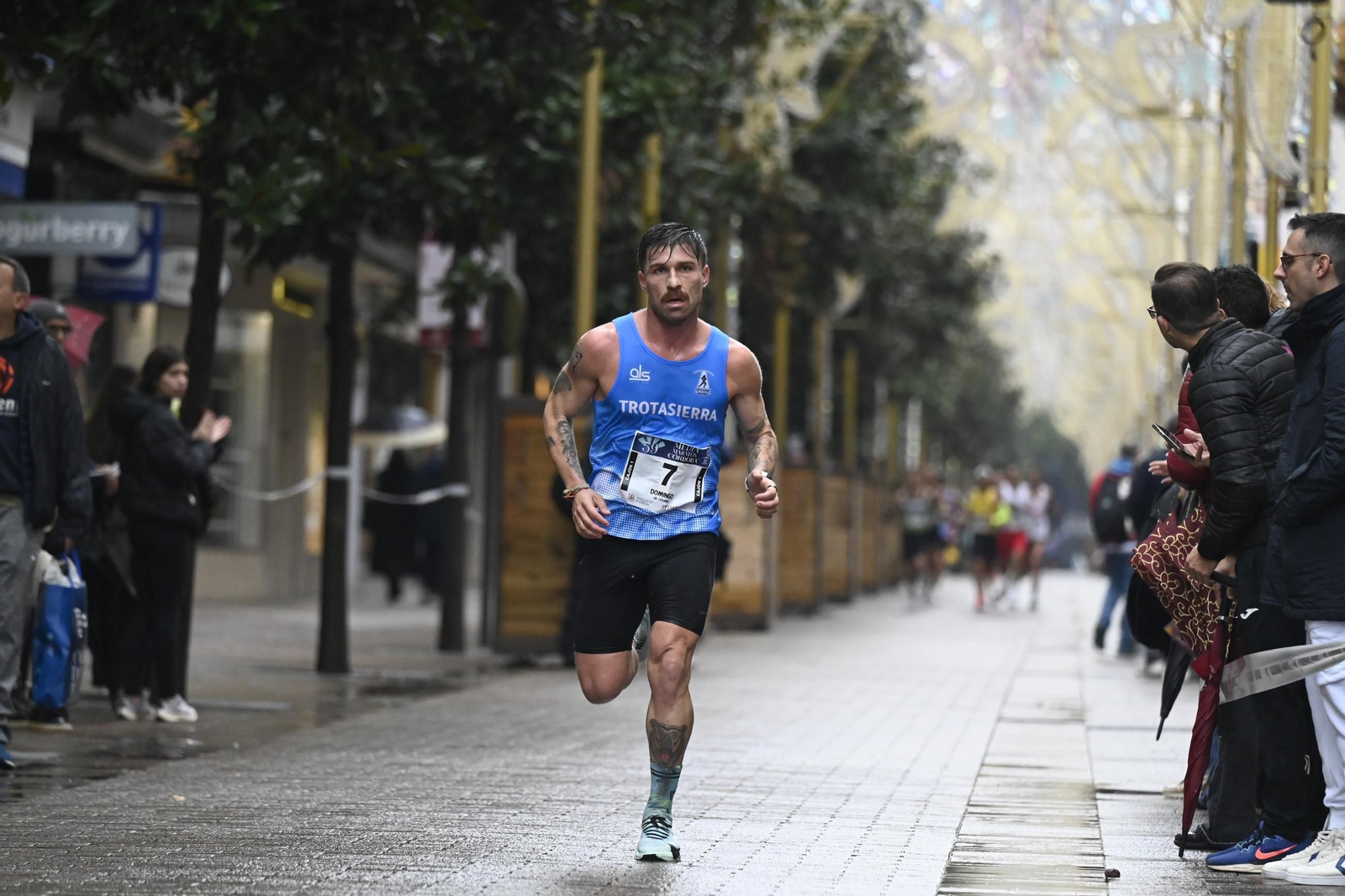 El paso de la Media Maratón de Córdoba 2025 por el centro de la ciudad
