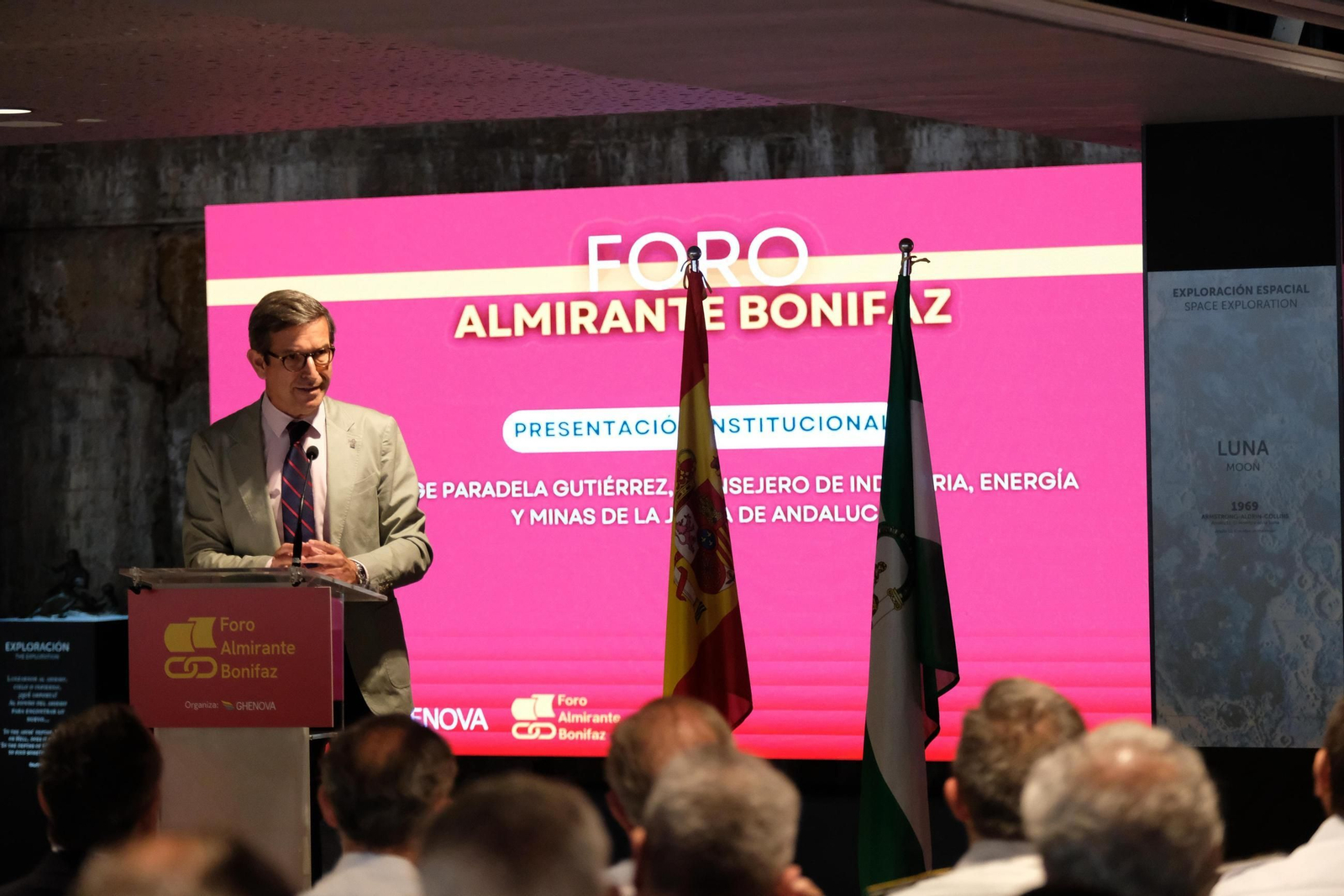 Jorge Paradela durante su intervención en el Foro Almirante Bonifaz Jorge Paradela durante su intervención en el Foro Almirante Bonifaz