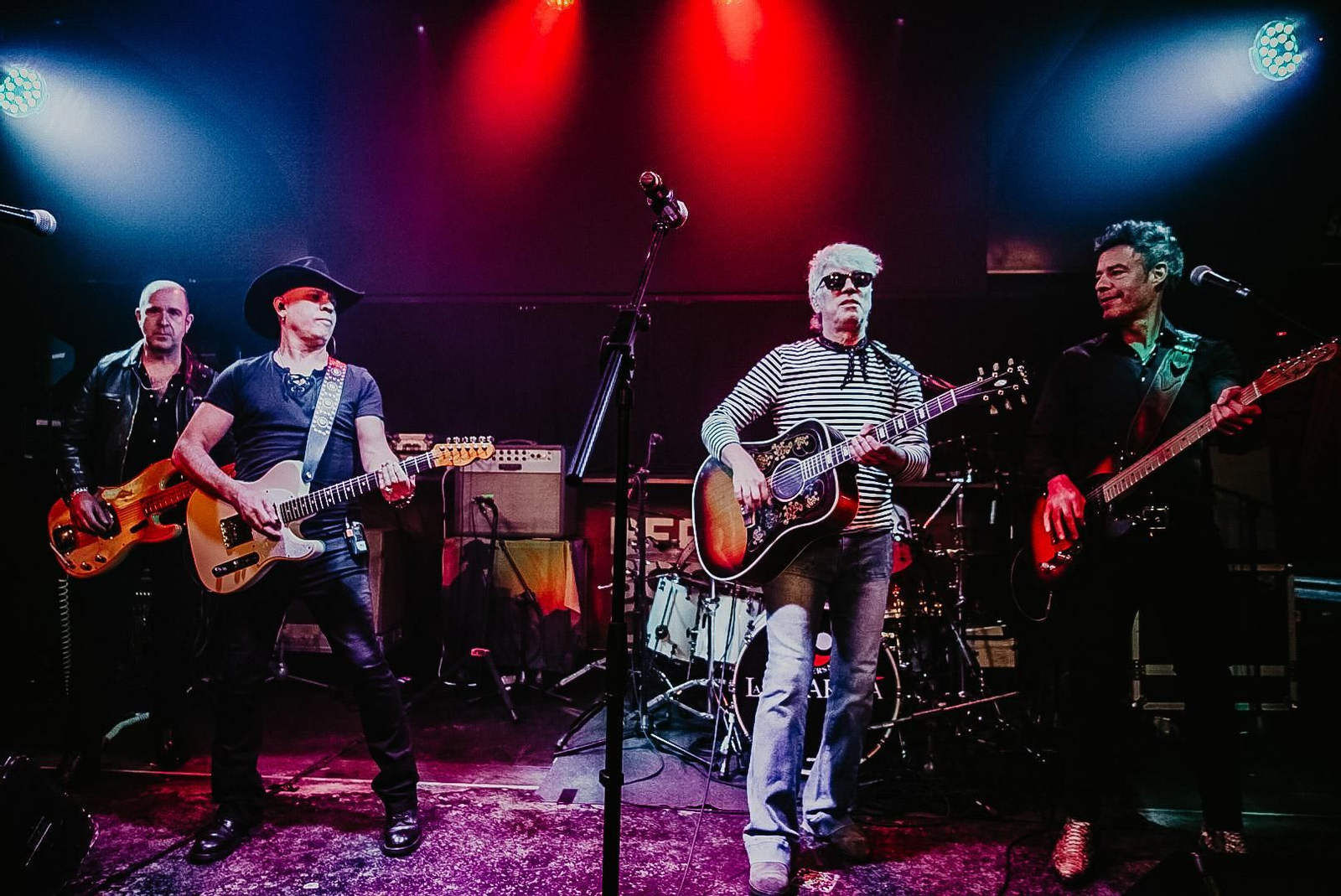 La Guardia rememoró sus grandes éxitos en una actuación memorable.