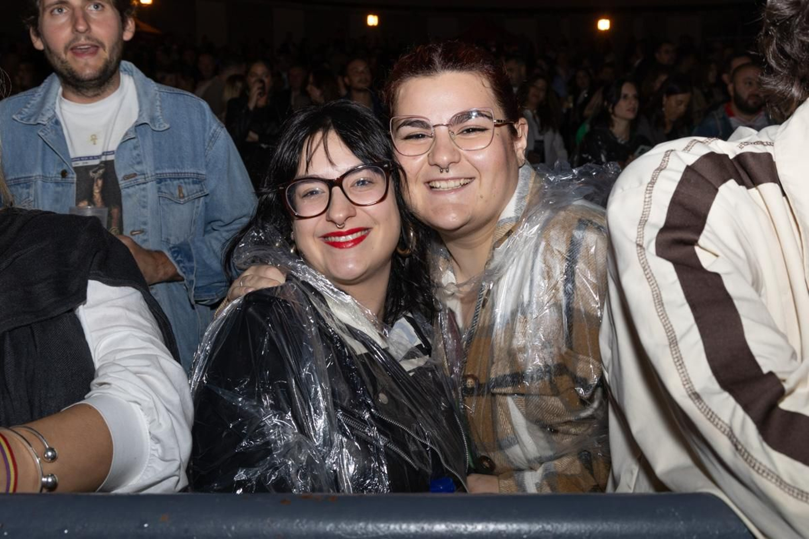 Feria de noche de San Lucas, Concierto de La Plazuela y La Mona Chita Rock, en imágenes