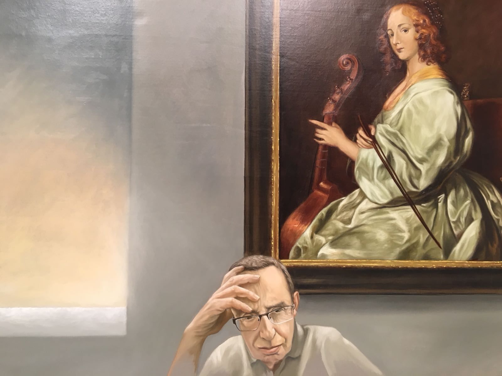 'Interior y exterior', autorretrato de Fernando Rubio junto a una obra de Anton Van Dyck en la exposición 'Refugios'.