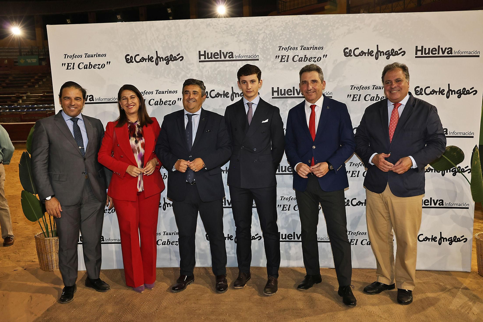 Imágenes del ambiente en la entrega de la XXXII edición de los premios taurinos "El Cabezo"