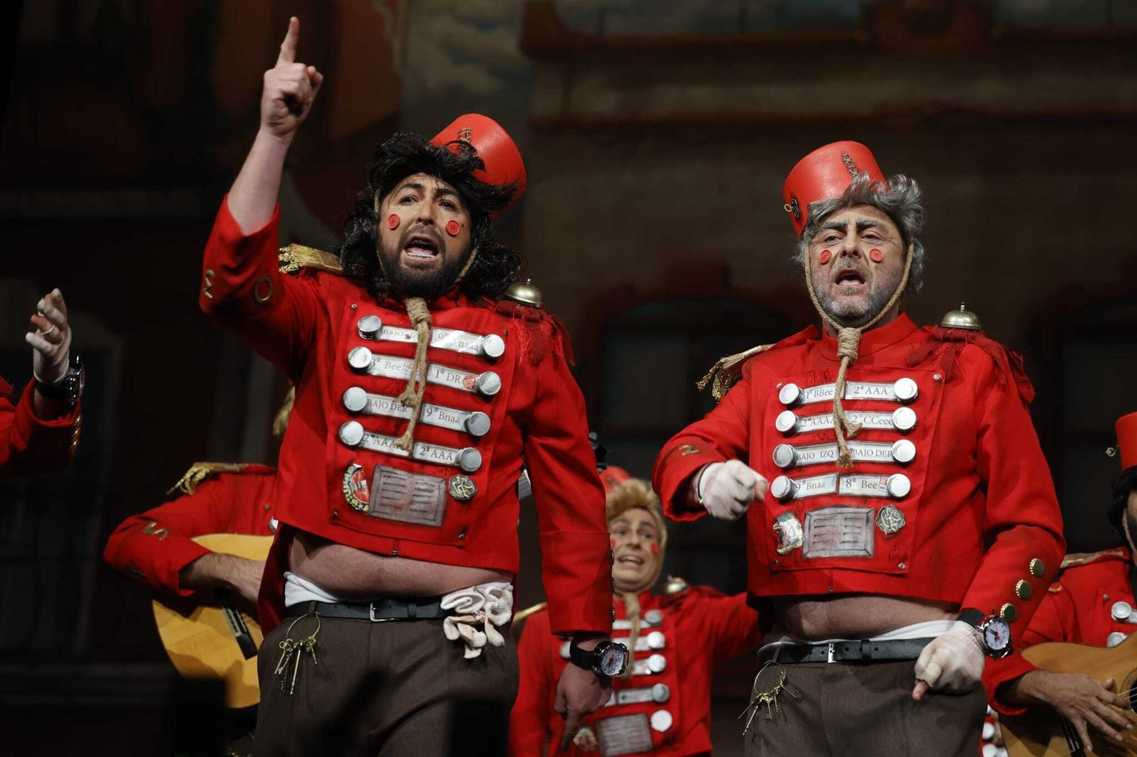 Chirigota 'Hotel resort y Cadi, aquí tiene usté su casa'.